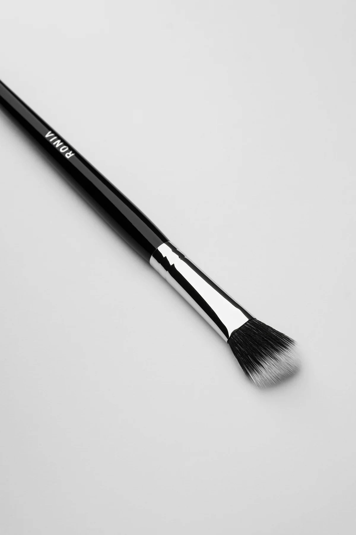 RONIA F19: MINI STIPPLE BRUSH