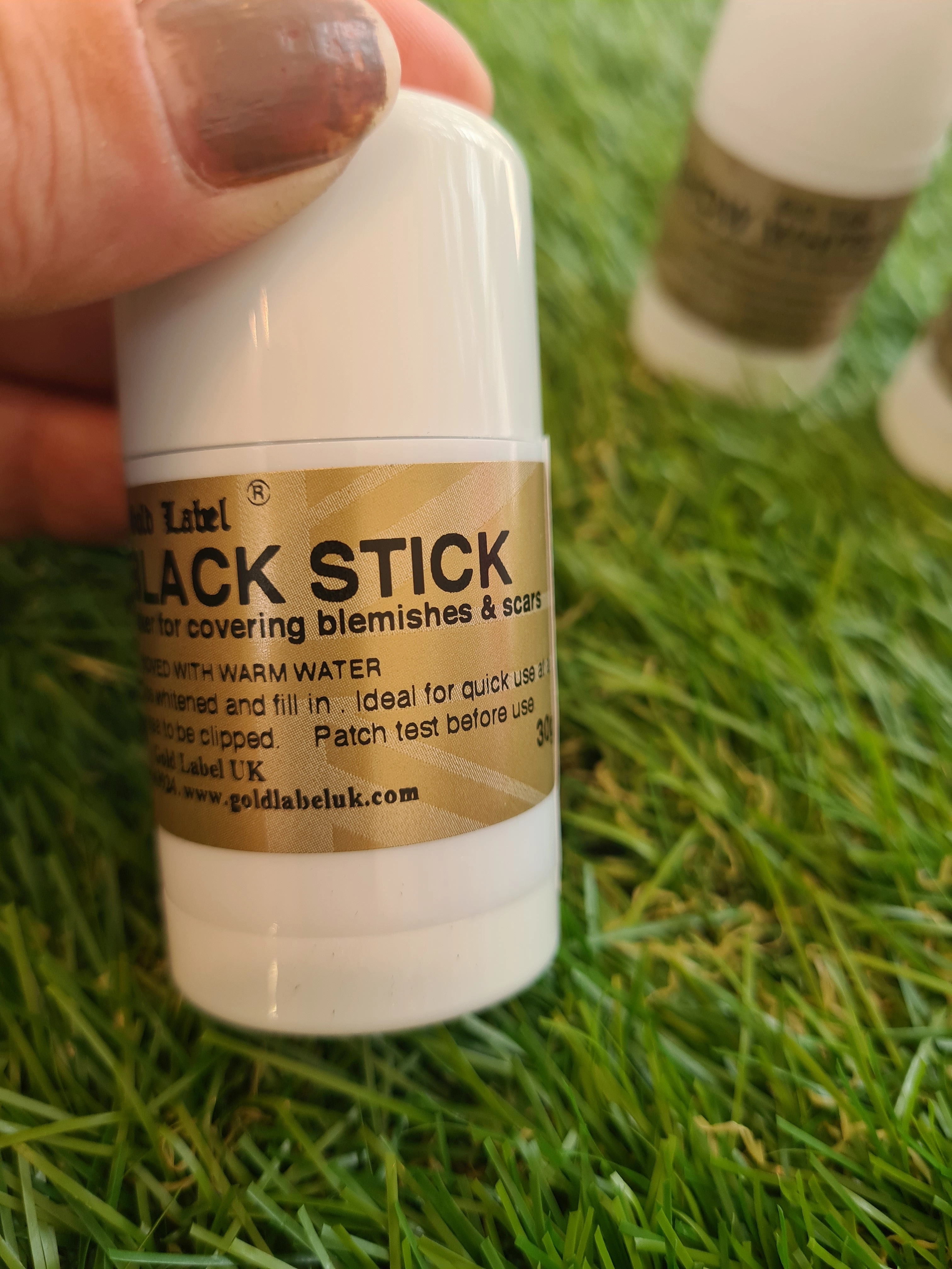 Show white brown and black stick FREE POSTAGE 🟣